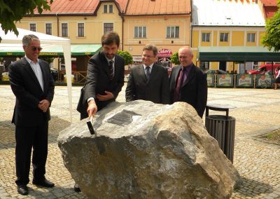 Poklopanie po základnom kameni 1