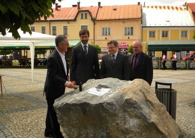 Poklopanie po základnom kameni