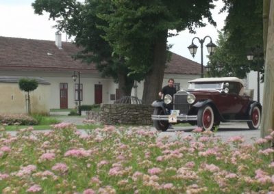 Veteráni 2011 - veterán pred sobášnym palácom